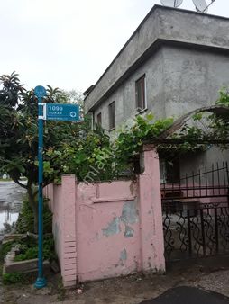 Satılık Mustakıl 3 Katlı 290 M Bahcelı Ev