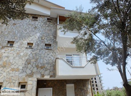 Avsallarda 4+1 Bahçeli Villa