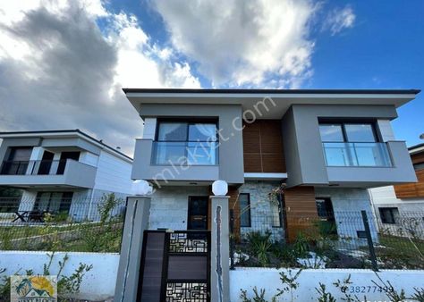Kuşadası'nda Satılık Oturuma Hazır Evrakları Tam 3+1 Dubleks Villa