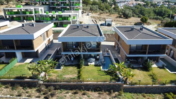 Kuşadası Soğucak'ta Deniz Manzaralı 4+1 Özel Havuzlu Villa