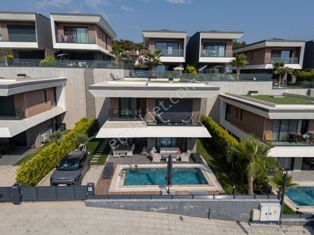 Kuşadası'nda Satılık Panaromik Deniz Manzaralı Değerinin Altında Fırsat Villa