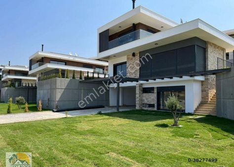 **kuşadası Satılık**,muhteşem Manzara-55 M2 Havuz-otoparklı 5+1 Villa