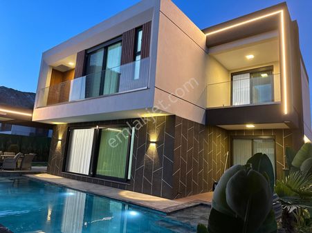 Next Block Gayrimenkul'den Alışılmışın Dışında Geniş Bahçeli Dev Müstakil Villa