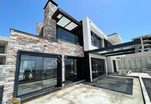 Kuşadası Kadınlar Denizi Bölgesinde Dev Malikhane