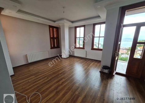 Erkutun'dan, Heybeliada'da Tarihi Köşkte Muhteşem Bir Bahçe Ve Manzaraya Sahip Renove Dubleks Daire