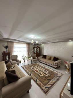 Van İpekyolu Şerefiye Mahalles'inde İlhami Çakırtaş Emlak A.ş.'de Satılık Teraslı 5+1 Dublex Daire