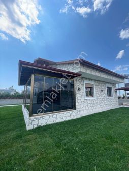 Ümmetoğlu'ndan 4+1 Tek'nizam Bahçeli Alaçatı Taş Kaplama 305 M2 Arsa