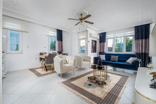 Alanya Cumhuriyet Mah.denize 200 Mt.full Eşyalı Satılık 2+1daire