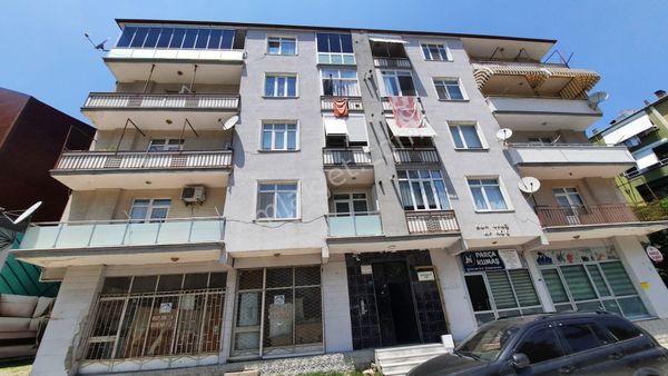 Gölcük Donanma'da Anayola Cephe Satılık Daire