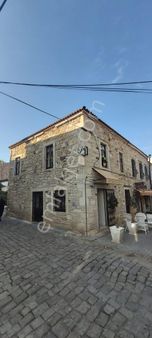 Foça Paza Emlak'dan Merkezde Satılık Taş Villa İş Yeri