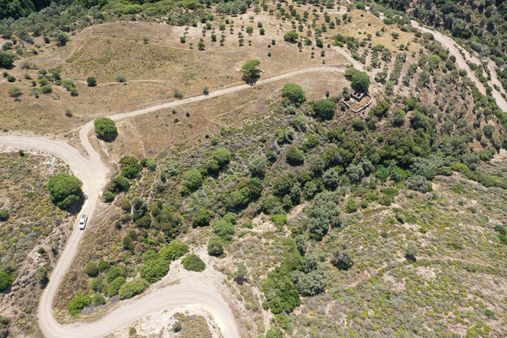 Karaburun Sarpıncık'ta 9.125 M² Tarla