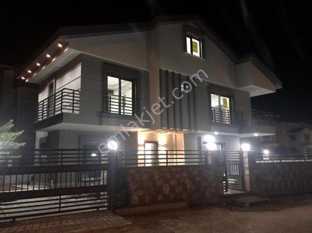 Didim Yeşilkent Mevkinde Müstakil Havuzlu Villa