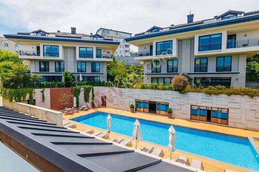 Sariyer Tarabya Da Site İçerisinde Havuzlu Satılık Dubleks Daire