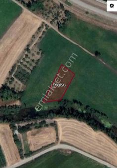 Kisecikte 1700 Metrekare Irmak Kenarında Tarla