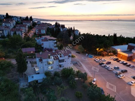 Kocaeli Karamürsel Kayacık'da Deniz Manzaralı Satılık 4+1 Müstakil Tripleks