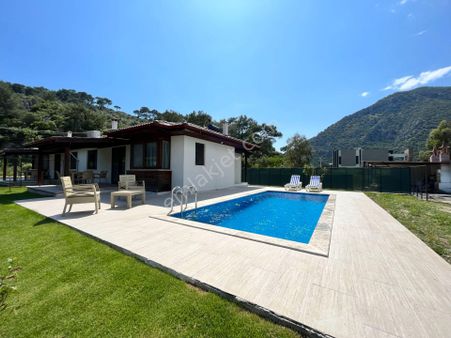Denize Yakın Ultra Lüx Kiralık Havuzlu Villalar (carizma 2+1)