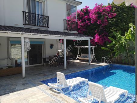 Boyalık Merkez Caddeplus Ayayorgi Yıllık Kiralık Bahçe Havuz 4+1