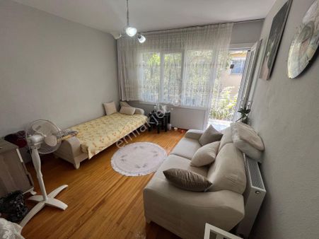 Buca Ufuk Mahallesinde Komple Satılık Doğalgazlı Müstakil Bina