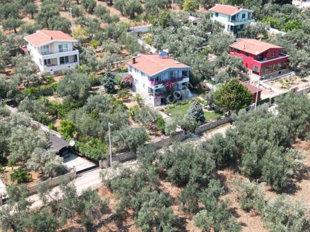 Sabri Pınarbaşı 'dan Altınoluk 'ta 1350 M2 Arsa İçerisinde Satılık Villa