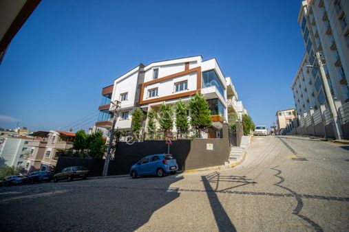 İzmir Balçova Korutürk Mahallesinde Süper Lokasyonda Emlaksal'dan Satılık 6+3 Lüks Villa