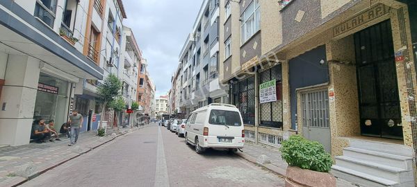 Toprak İnşaat...piyasa İçinde 2 Dükkan + 7 Daireli Komple Bina!!!