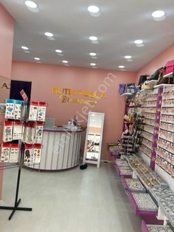 Acil...menemen Çarşıda Devren Kiralık Butik Takı Çanta Dükkanı..