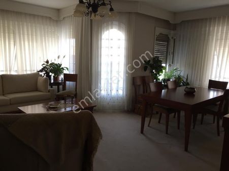 Akhisar Tahir Ün Caddesinde, 3+1, Ara Kat, Doğalgazlı Satılık Köşe Daire