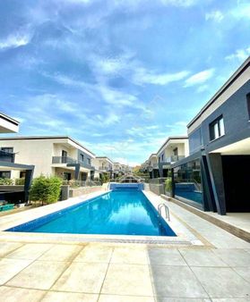 Kuşadası Karaova Mevkide Kaçırılmıyacak Fırsat Villa