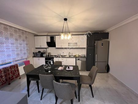 Sapanca Ünlüce'de Göl Manzaralı Şerefiyeli Ultra Lüks Eşyalı Satılık Villa