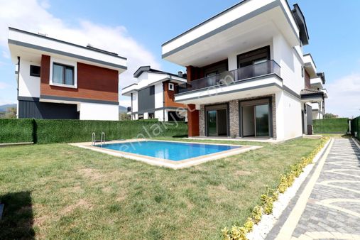 Terzioğlu'ndan Güre De 4+1 350 M2 Bahçeli Müstakil Havuzlu Villa