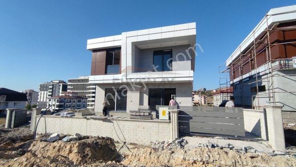 Güvenay - Çorum Bahçelievler Bahabey Sonu Satılık 4+1 Villa