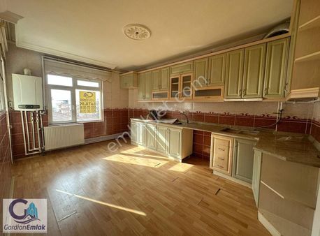 Şehitlik Mahallesi 3+1 Full+full Yapılı Mükemmel Konumda