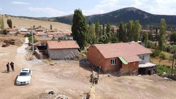 Kütahya Altıntas 2 Tane Yenı Ev 1 Tane Ahır 1051 M2 Imarlı Arsa Elektrik Yolu Suyu Var