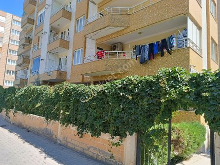 Hoşin Emlaktan Satılık 2+1 Giriş