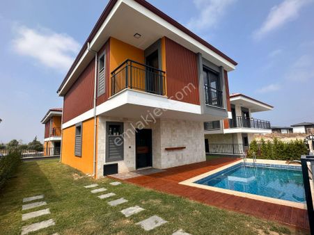 Kuşadası Davutlar'da Müstakil Özel Havuzlu Villa