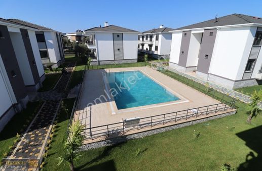 Terzioğlundan Güre'de Havuzlu Sitede Denize Yakın 2+1 Lüks Daire