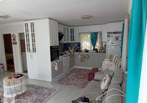 Seferihisar Ömür Beldesinde Müstakil Tek Katlı Yazlık