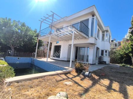 Ayder Evleri Sitesinde Özel Havuzlu Bakımlı Villa