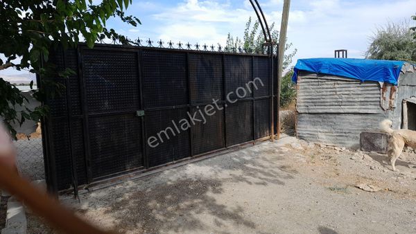 Ev, Ahır Ve Bahce Eksiksiz Bır Çiftlik