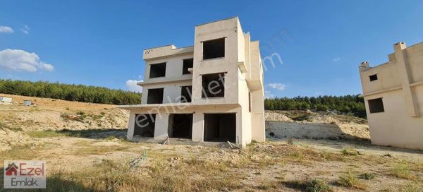 Ezel Emlak Tan Körkün Yenikent Villa Larında Satılık 5+1 Villa