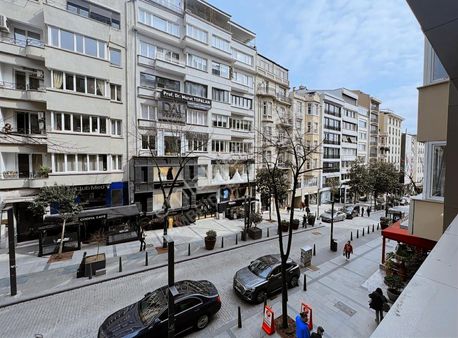 Cambridge Realestate Abdi İpekçi Caddesinde Satılık1.kat