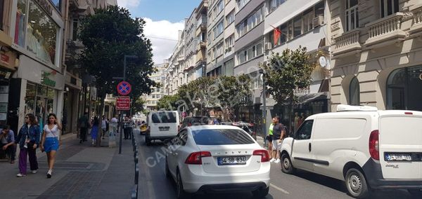 Cambridge Realestate Rumeli Caddesinde 180m2 Satılık Showroom