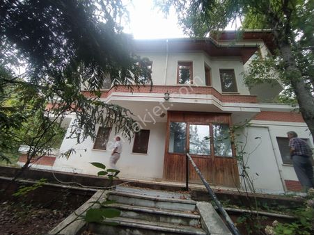 Güneyköy'de Bir Dönüm İçerisinde Harika Bir Villa