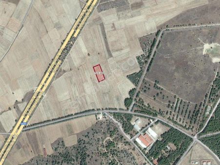 Aliköy Ovasında Eğirdir Yoluna 200 Mt. Mesafede Yatırımlık Arazi