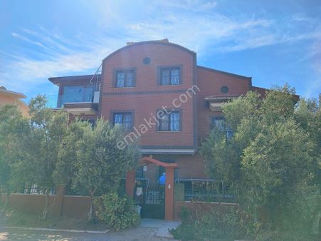 Akçinler Emlaktan Didim/uslu Sitesinde Satılık 8+3 Villa+arsa