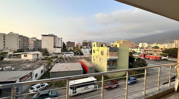 Orhanlar Gayrimenkul'den Payas Ana Cadde Üzeri 1+1 Daire & Ofis