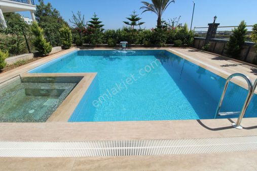 Aslan'dan Kuyulukta 6+1 Ultra Lüks Huvuzlu Full Deniz Manzaralı Villa