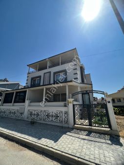 Aydın Didim Efeler Mahallesinde Satılık 5+1 Tripleks Villa