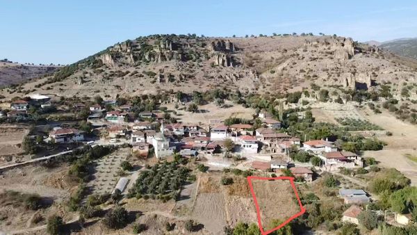Manisa Demirci Güveli Mah. 1036 M2 Konut İmarlı Arsa Elektrik Suyu Yolu Var