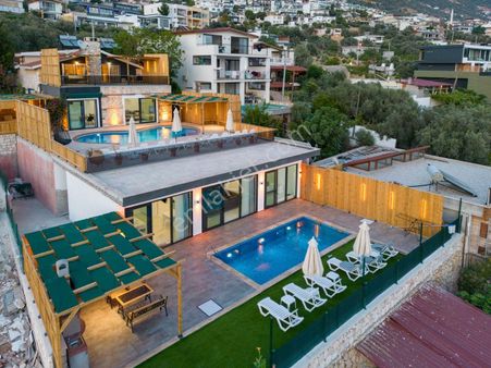 Kalkan'da Deniz Manzaralı Ve Jakuzili 2+1 Daire 4+1 Ve 2+1 Havuzlu Lüks Villa (yeni Tadilat)